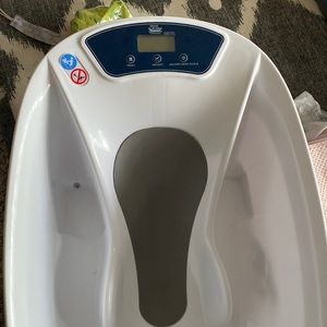 Gently used (twice ) baby bath tub